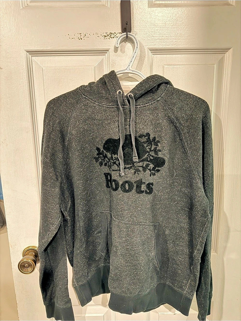 Roots woman’s Hoodie Size Large Black. Like new